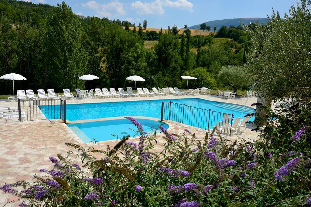 Gasthaus Le Querce Di Assisi Piano Delle Pieve Exterior foto