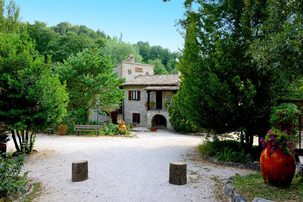 Gasthaus Le Querce Di Assisi Piano Delle Pieve Exterior foto