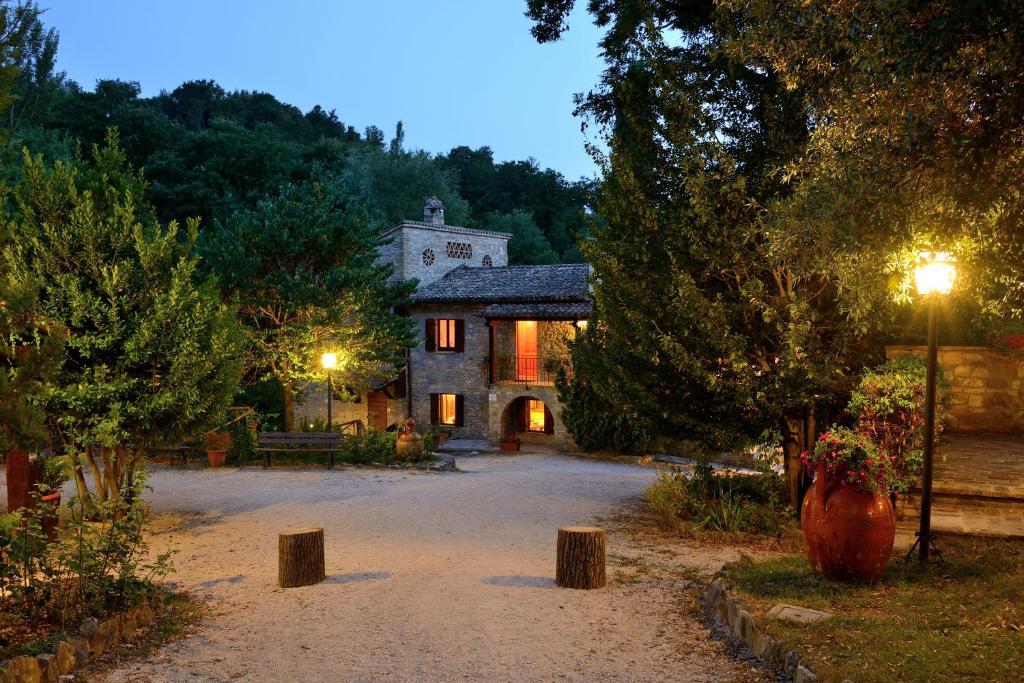 Gasthaus Le Querce Di Assisi Piano Delle Pieve Exterior foto