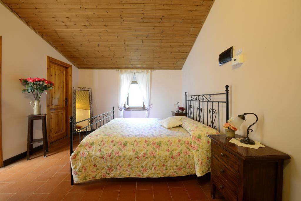 Gasthaus Le Querce Di Assisi Piano Delle Pieve Exterior foto